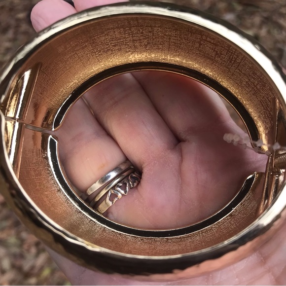 Gold cuff bracelet - Picture 5 of 7